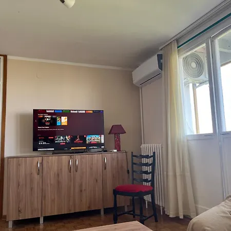 Comfort & Style Panoramic Urban Retreat