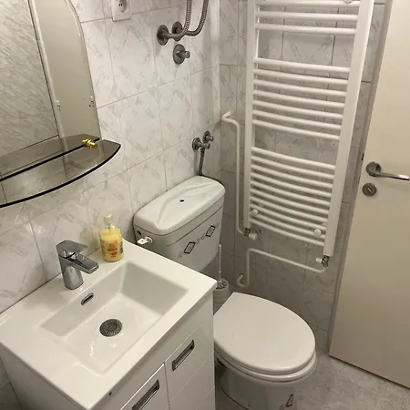 Comfort & Style Panoramic Urban Retreat