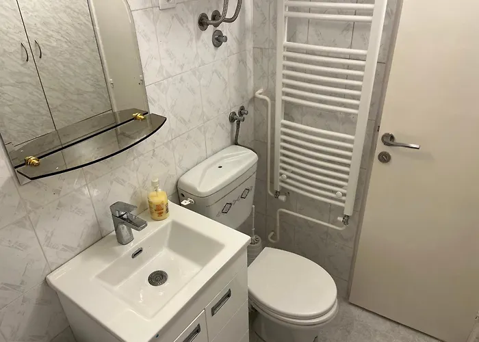 Comfort & Style Panoramic Urban Retreat